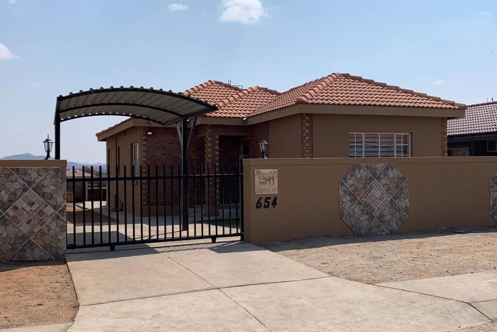 Rhino House With 3 Bedrooms Next To Pilanesberg And Sun City Mogwase 外观 照片